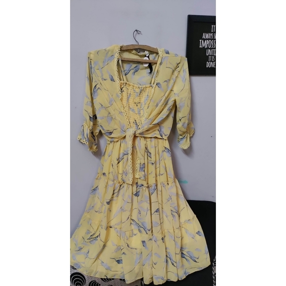 Yellow floral Midi with matching shrug - Picture 4 of 8